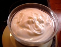 Bio-Himbeereis selbst gemacht - Joghurt hinzugeben