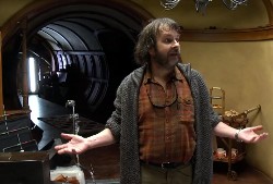 Hier geht es zu den ersten bewegten Bildern der Dreharbeiten zu "Der kleine Hobbit" - (Peter Jackson im Haus des Hobbits)