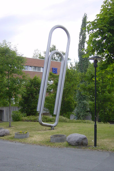 Bild: Ein Denkmal für die Büroklammer in Sandvika Norwegen